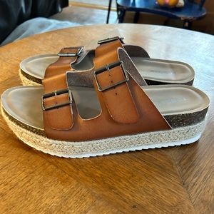 Torrid 9.5ww platform sandals